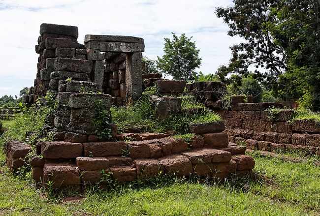 41-Prasat Khorn Buri-010